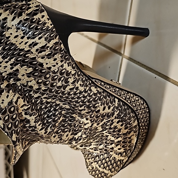 Kenneth Cole snake skin booties - Picture 9 of 9